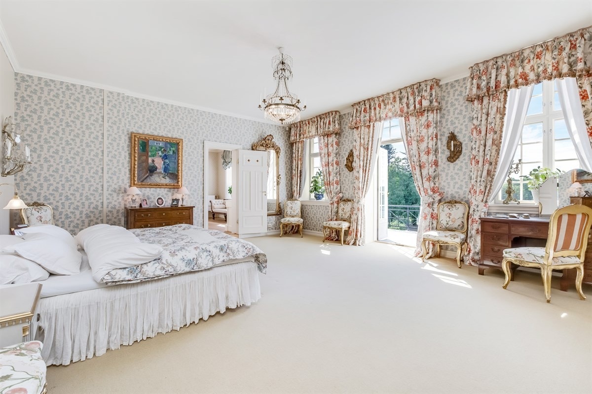 Hovedsoverommet med direkte inngang til privat bad Galleribilde