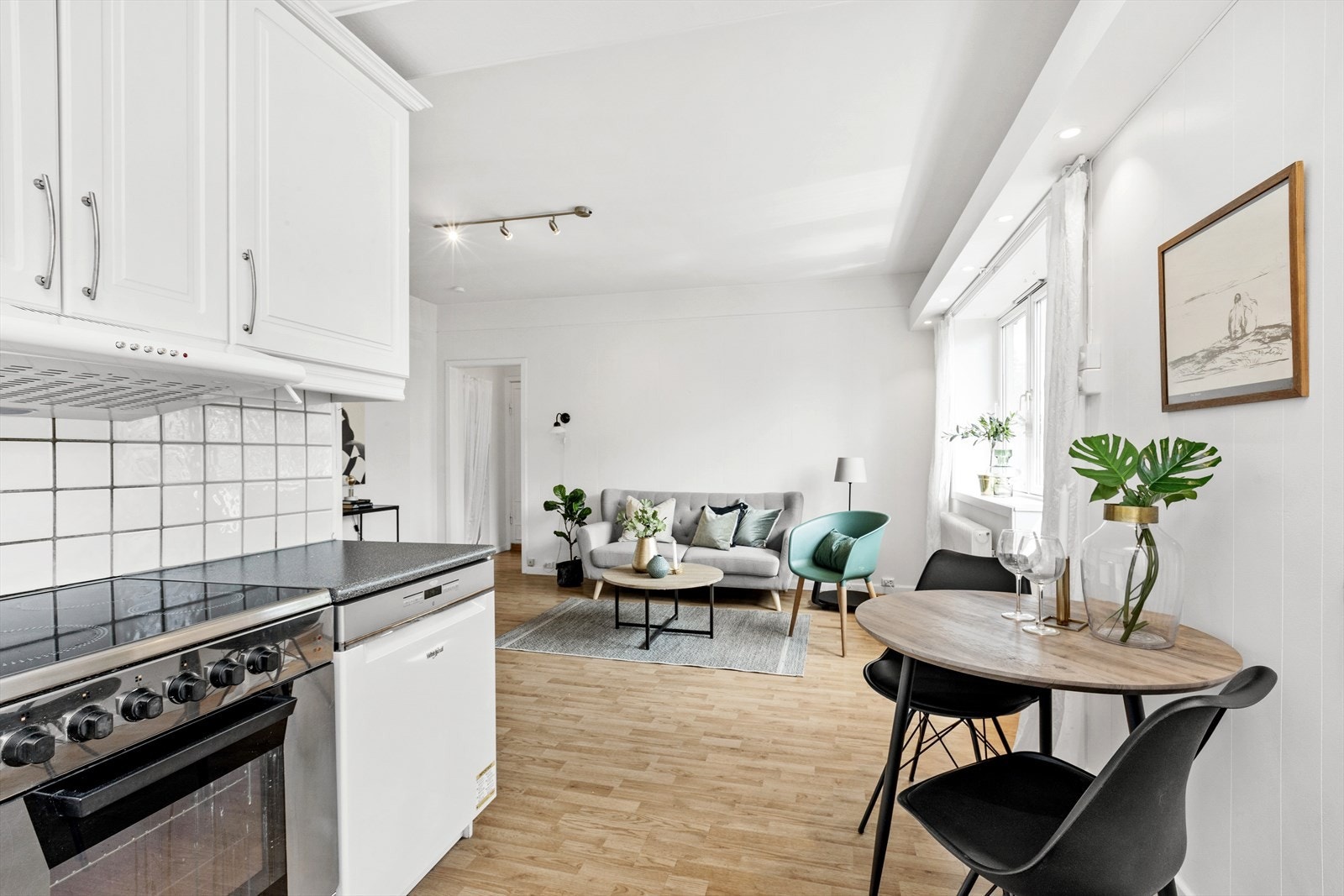 Hyggelig spiseplass på kjøkken/stue. Galleribilde