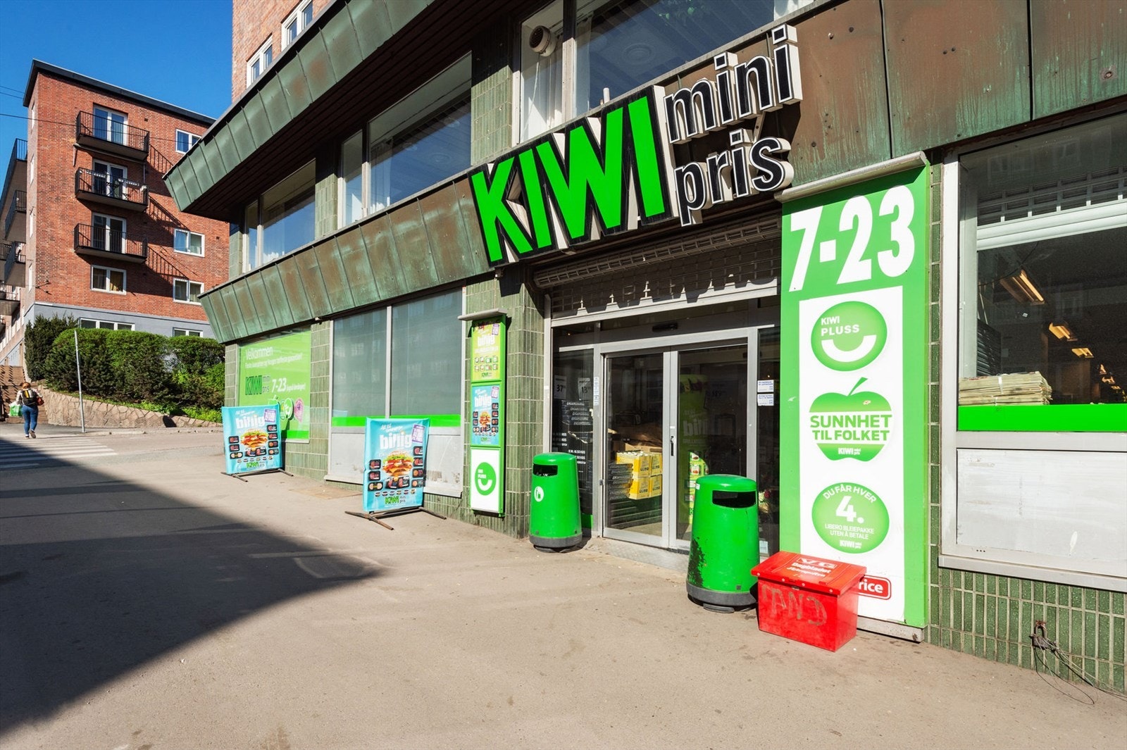 Det er gangavstand til flere dagligvarebutikker. Galleribilde