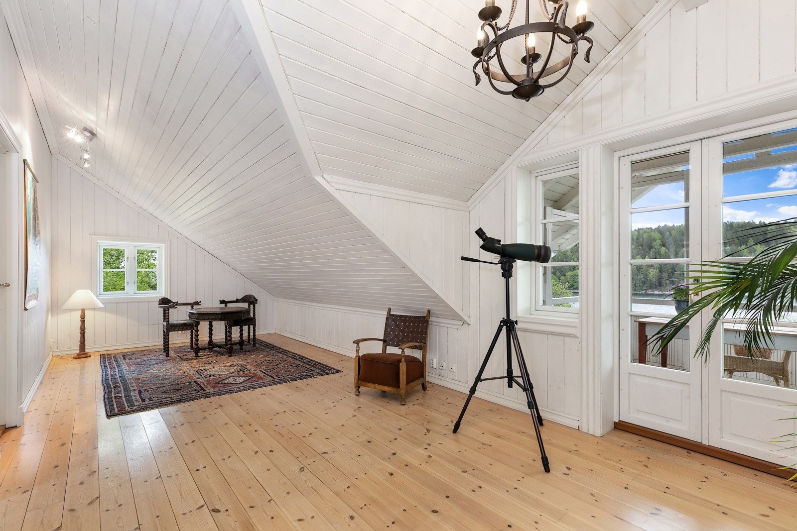 Stue, bilde tatt mot stedet der det er mulig å etablere ett ekstra soverom Galleribilde