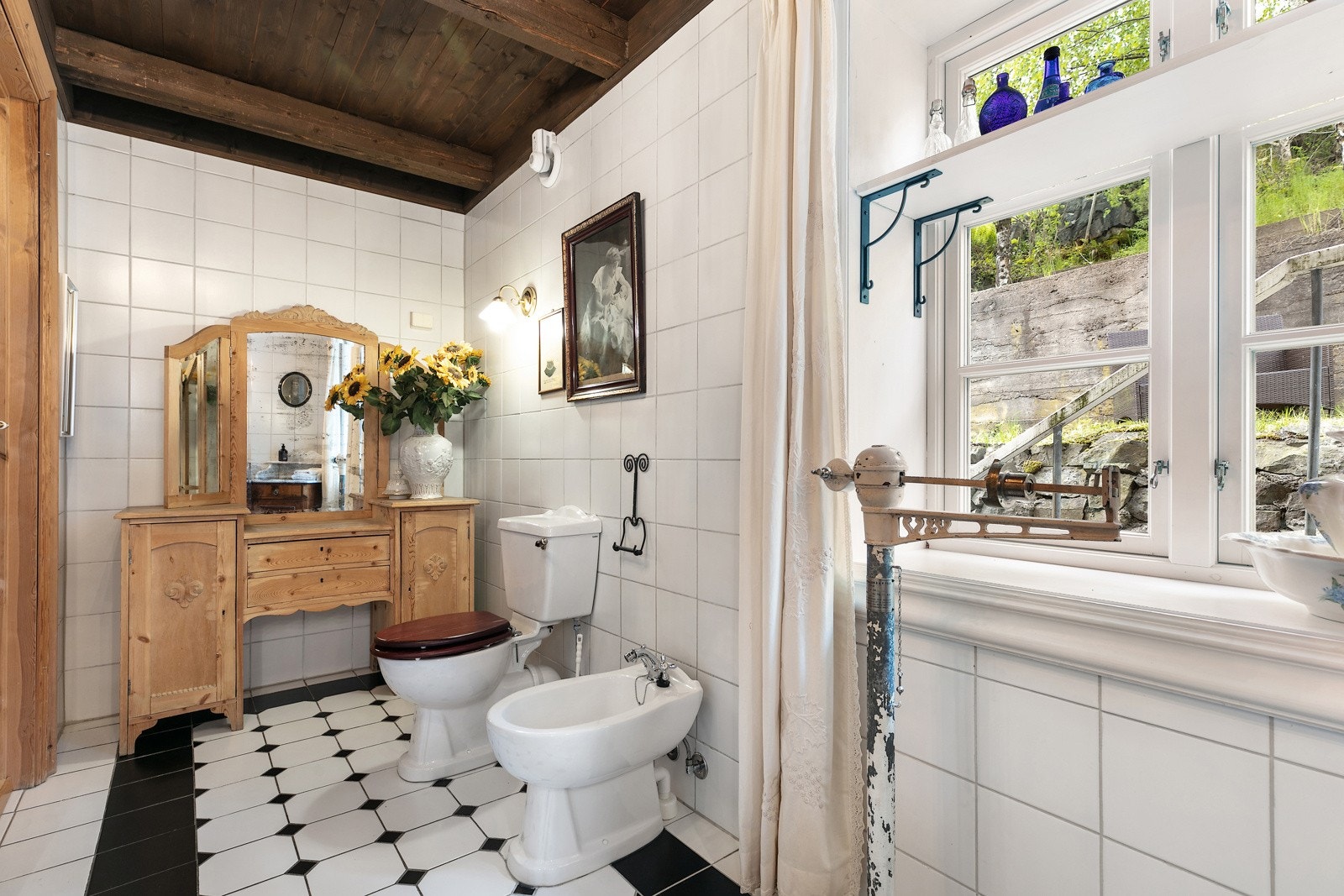 Stort bad i 1 etasje Galleribilde