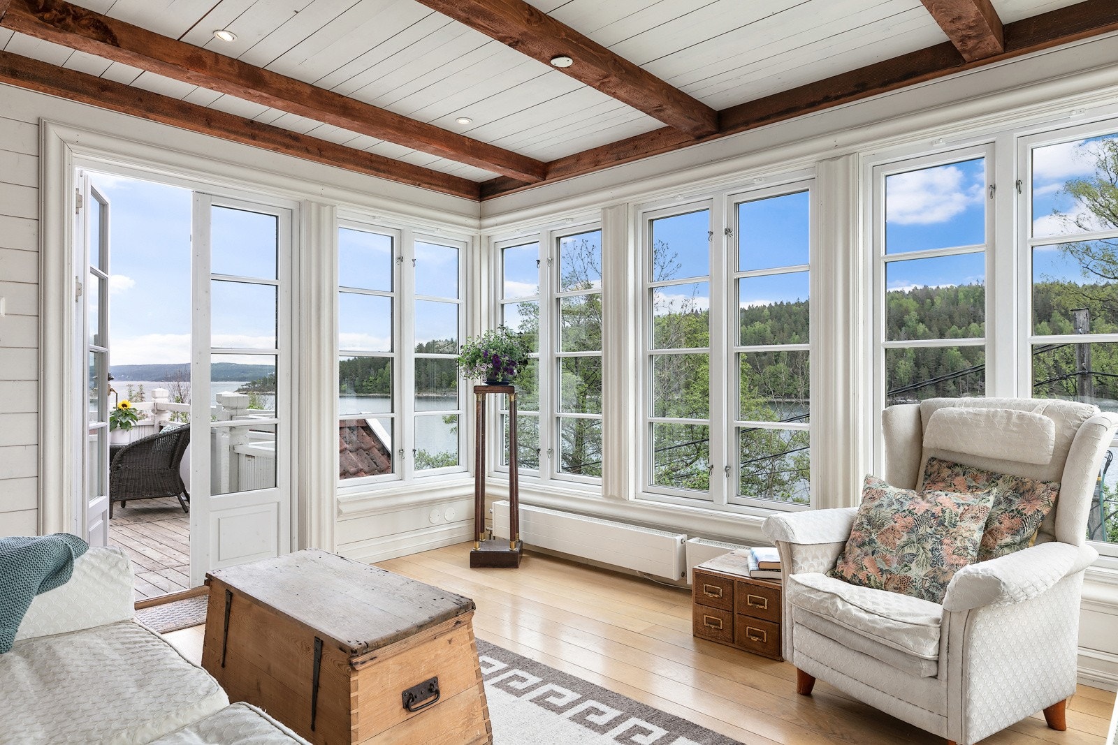 Stuen i 1 etasje har også utgang til balkong Galleribilde