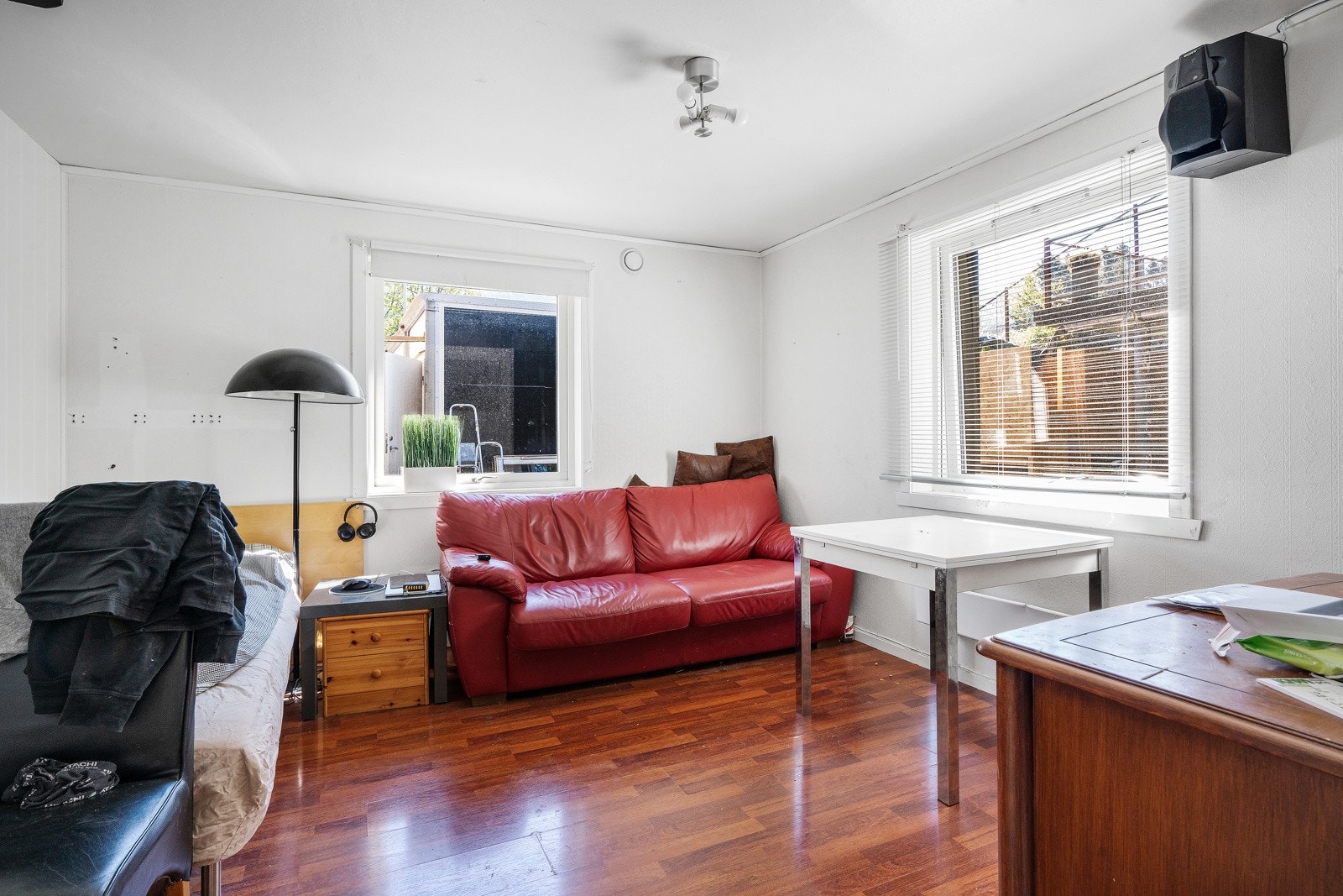 I underetasjen finner vi tre soverom, her brukt som stue Galleribilde