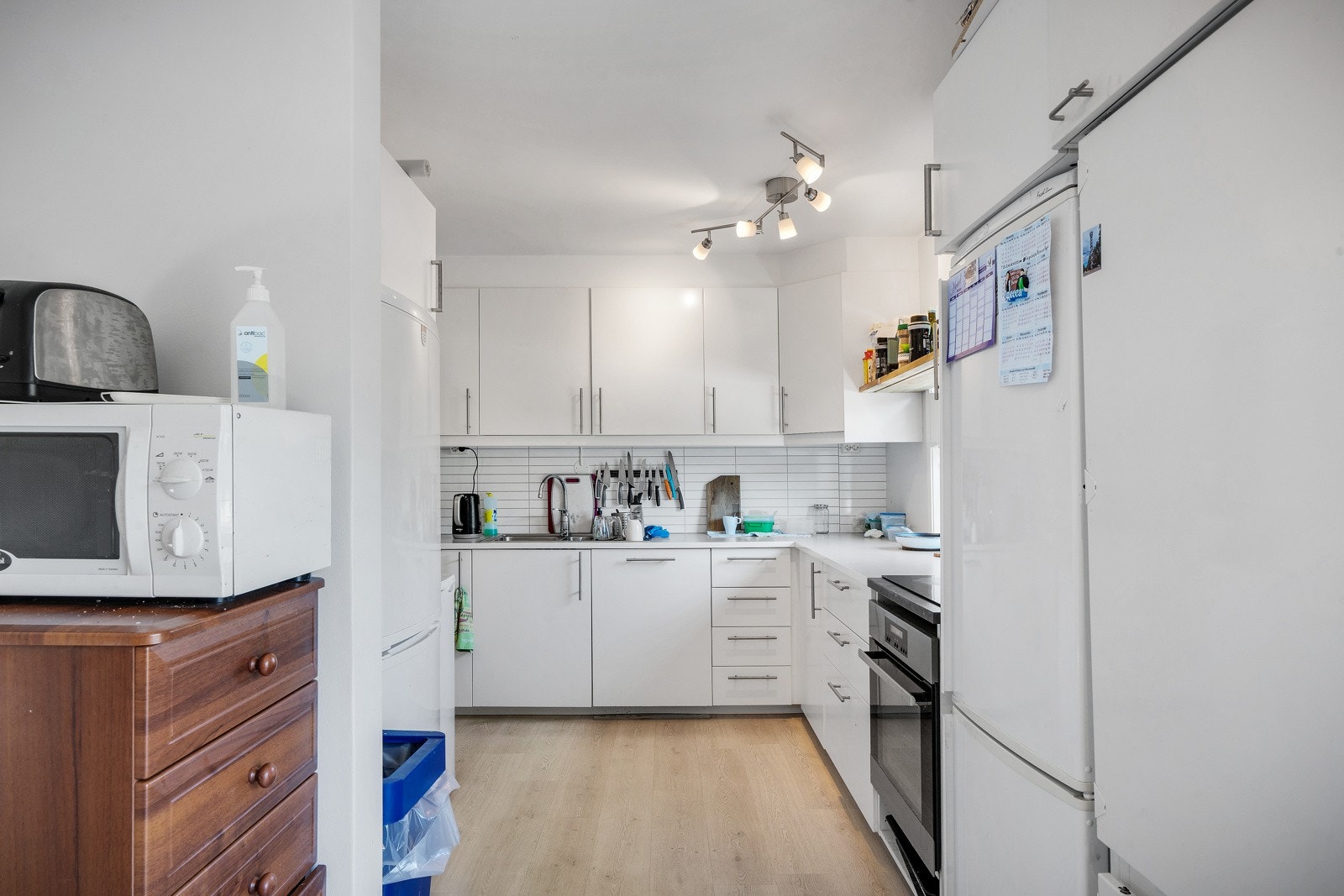 Integrert stekeovn, platetopp og oppvaskmaskin medfølger Galleribilde