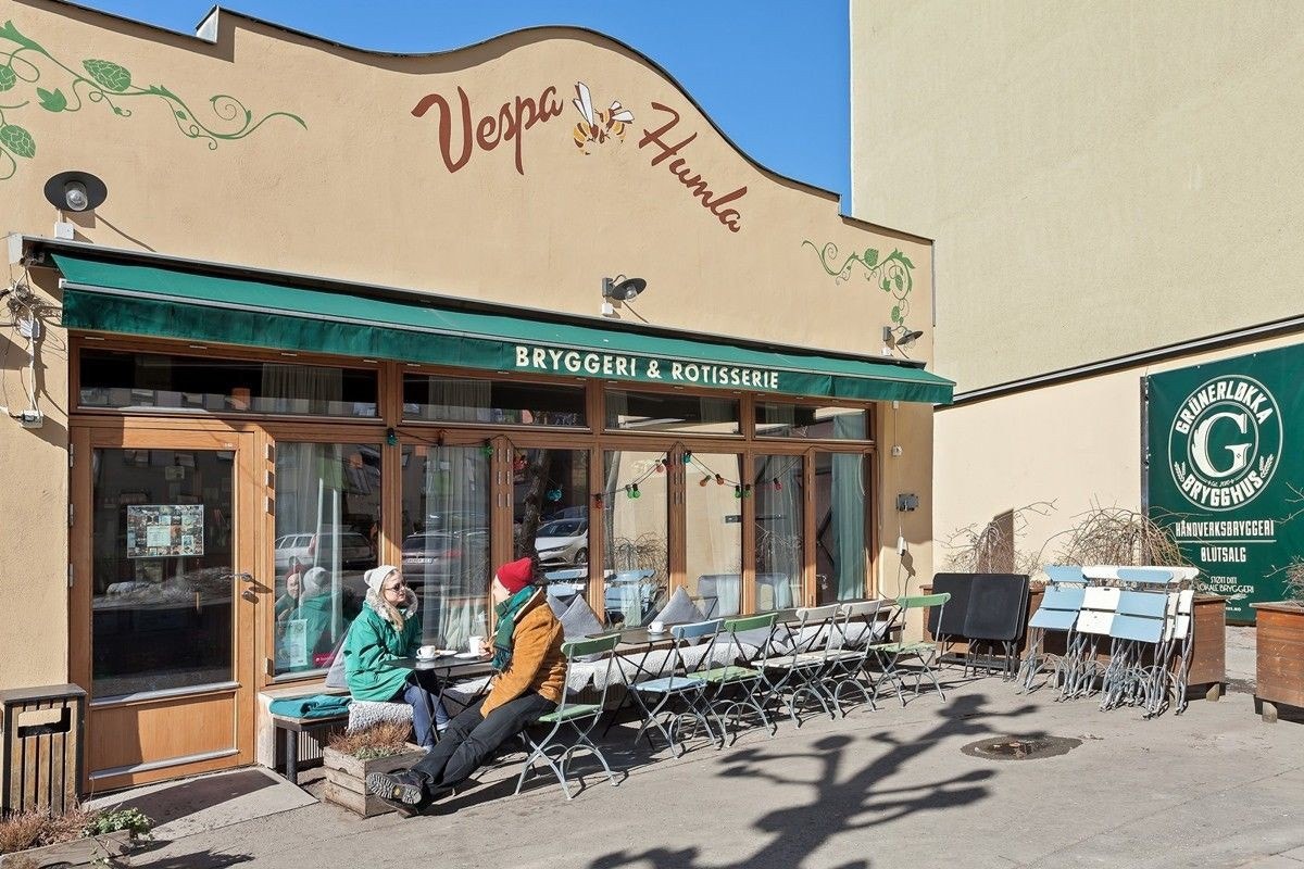 Det tar under 5 min å gå til kafeene Samson, Vespa og Humlen, samt alle kafeene på Birkelunden. Galleribilde