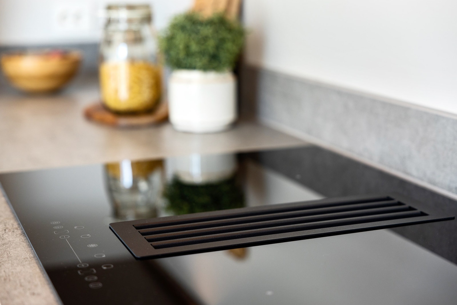 Nedfelt induksjonstopp med integrert ventilator Galleribilde