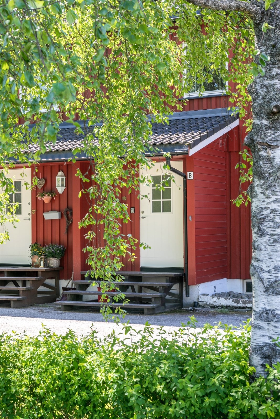 Rekkehuset ligger sentralt til. Det er gangavstand til barnehage, skoler på alle trinn og Mo senter. Galleribilde