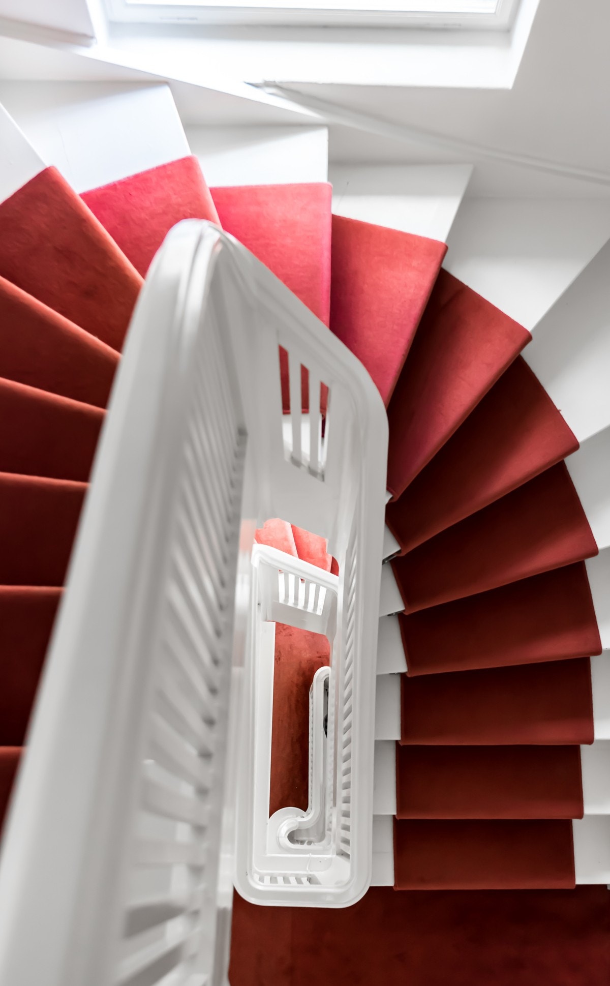 Ærverdig trapp ned fra loft til kjeller Galleribilde