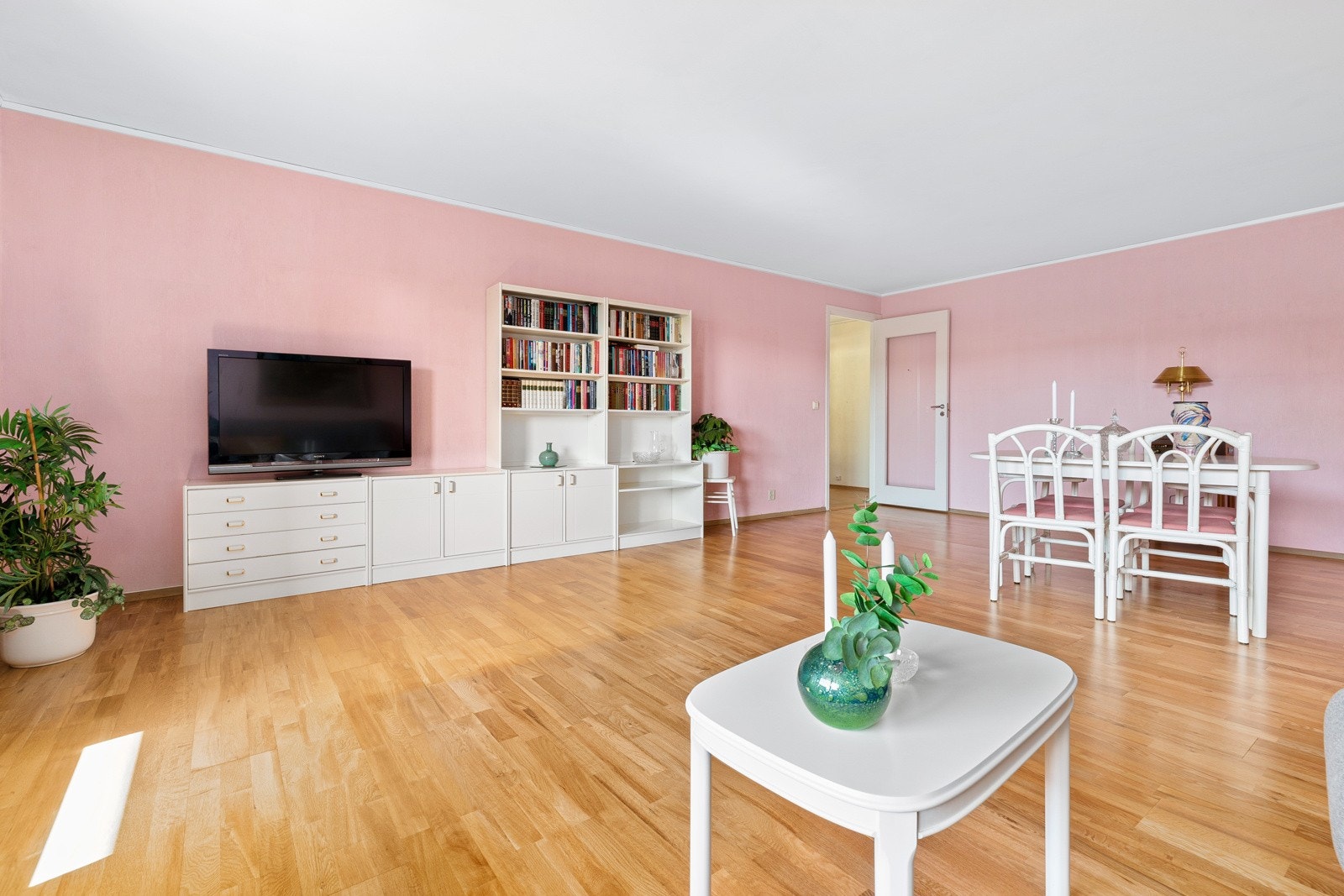 Leiligheten ligger populært til på Bislett i et bygg fra 1982 Galleribilde