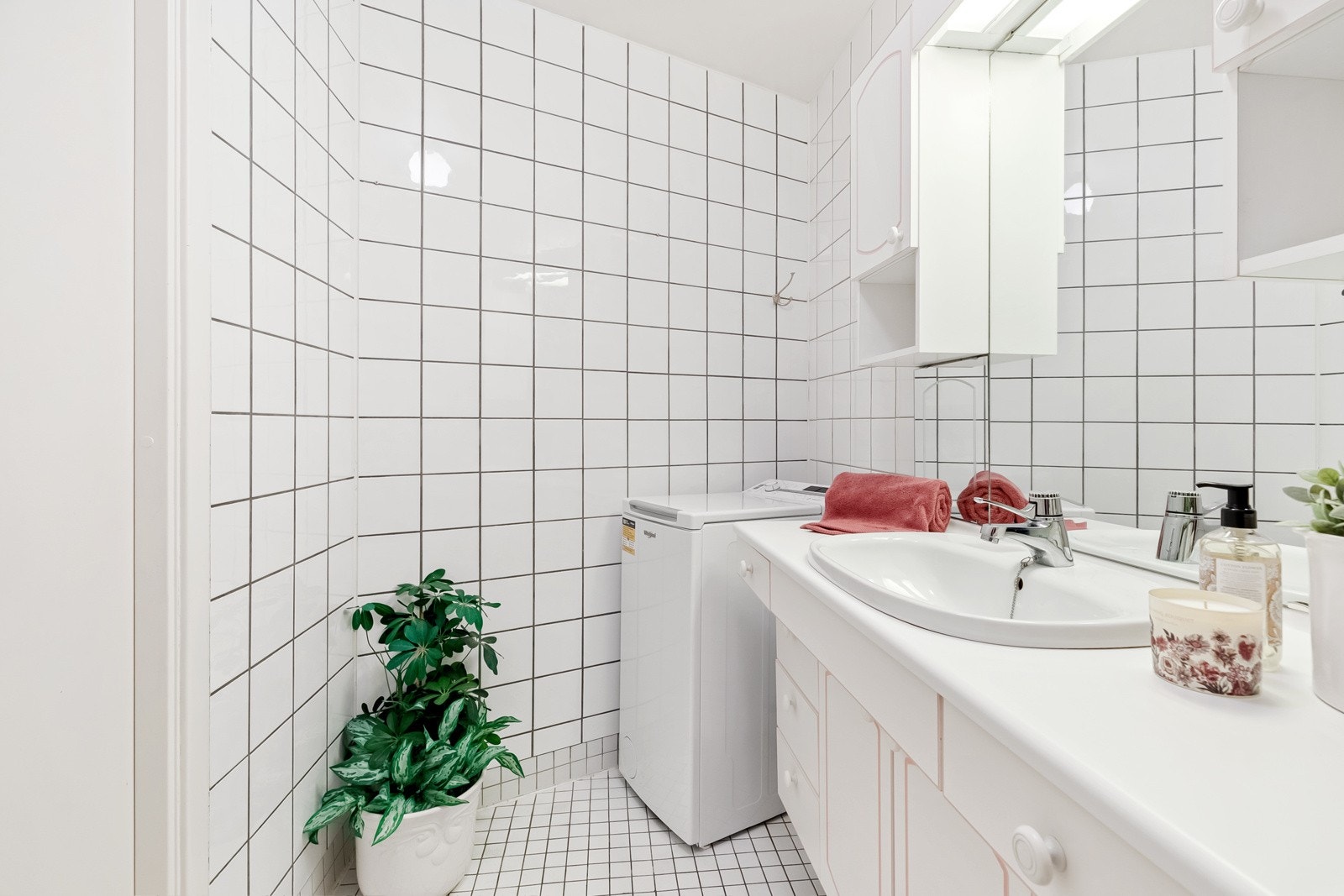 Det er opplegg fro vaskemaskin på badet Galleribilde