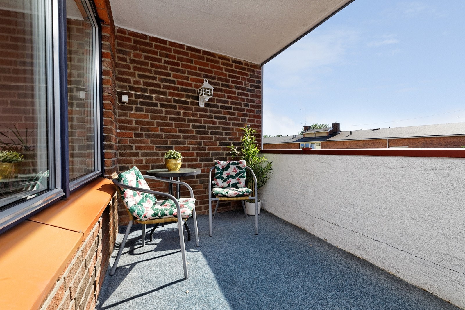 Balkongen er sydvestvendt og på 7,5 kvm Galleribilde