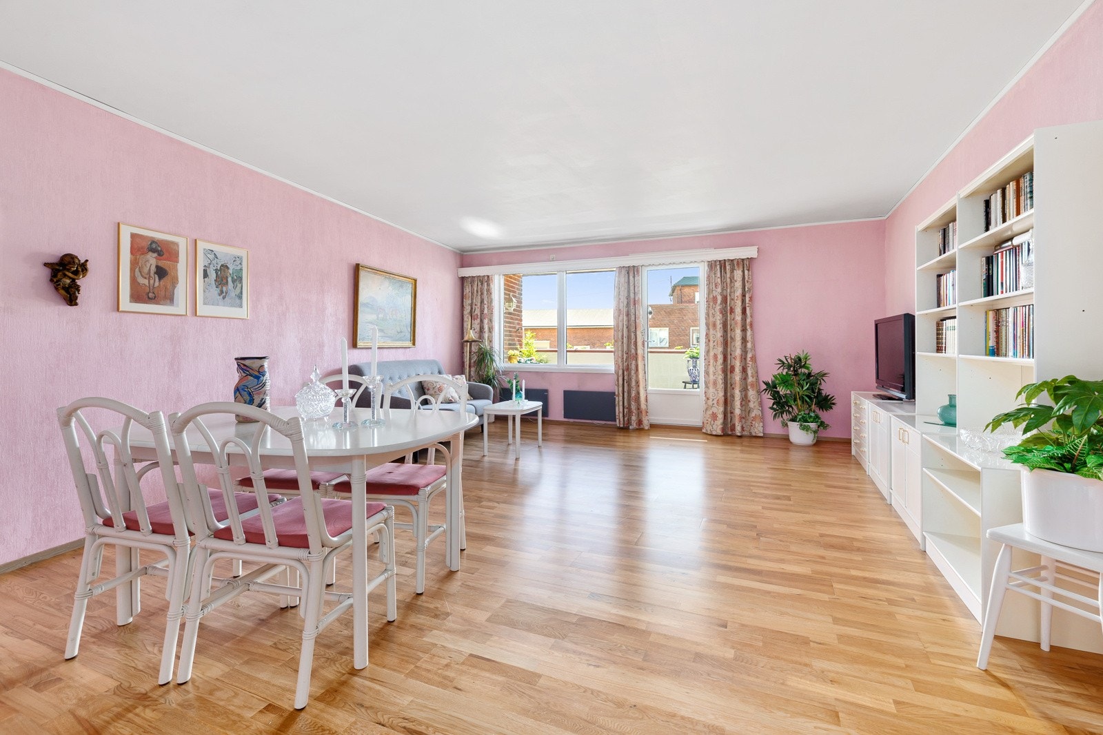 Leiligheten har eldre standard fra byggeår og det må påregnes oppussing Galleribilde