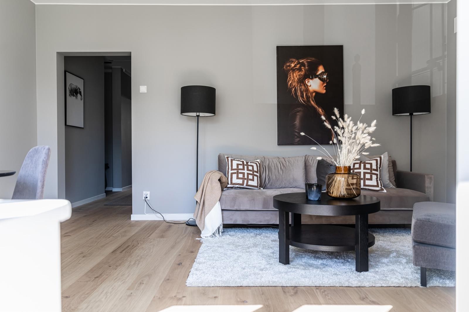 Leiligheten har et smakfullt og tidsmessige fargevalg som gir et moderne preg. Galleribilde