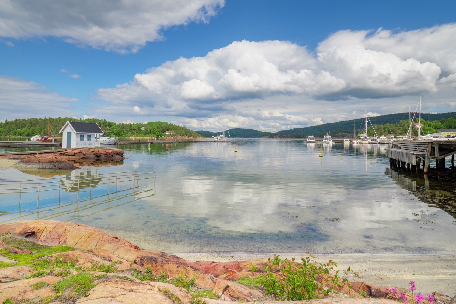 Stranden i Sætre Havn. Galleribilde