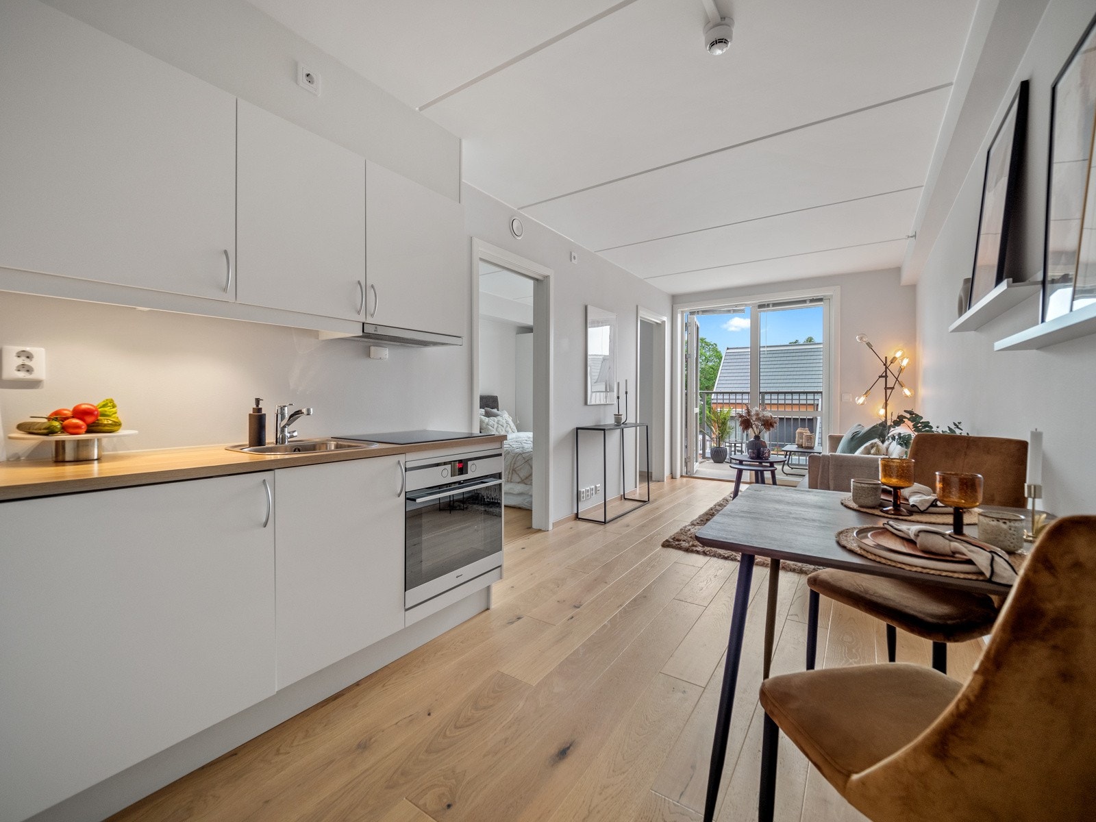 Stue med åpen kjøkkenløsning. Galleribilde
