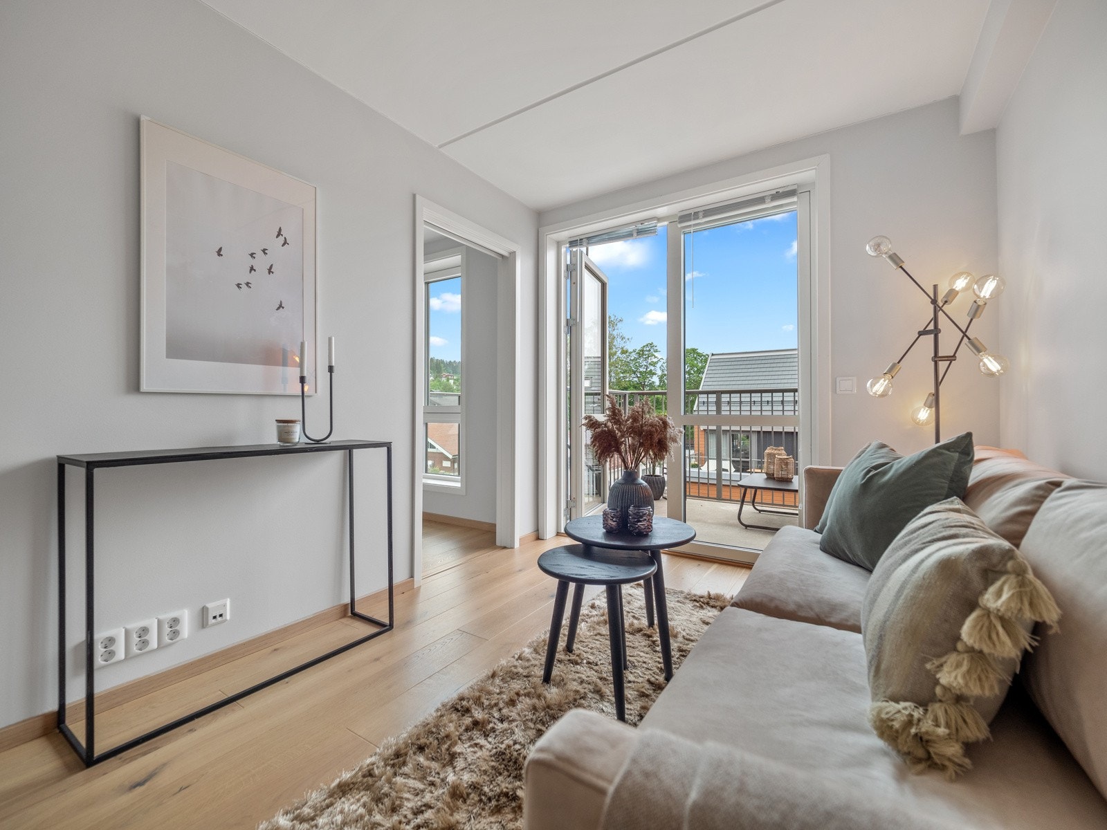 Utgang til balkong fra stuen. Galleribilde
