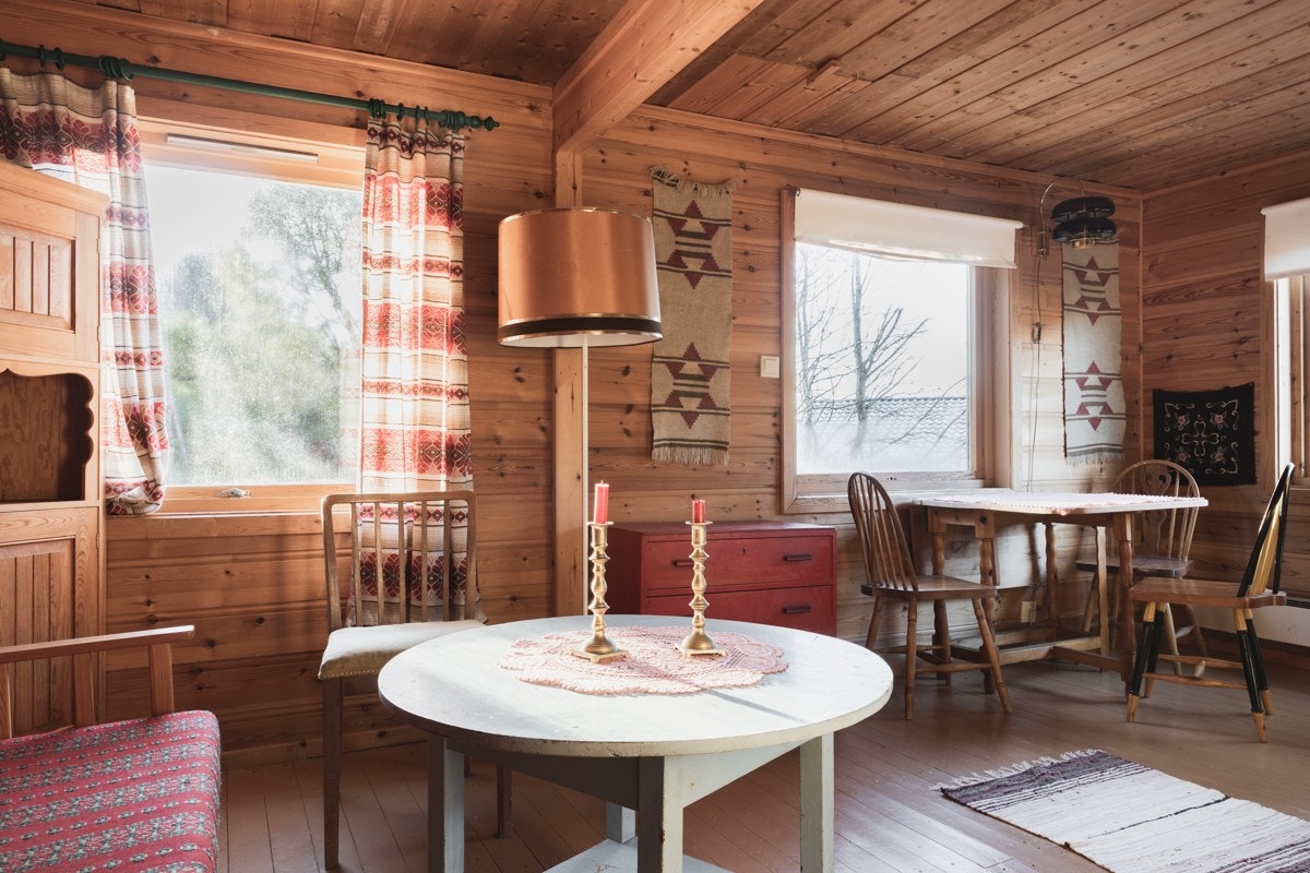 Hytten er av eldre standard og bør pusses opp. Galleribilde