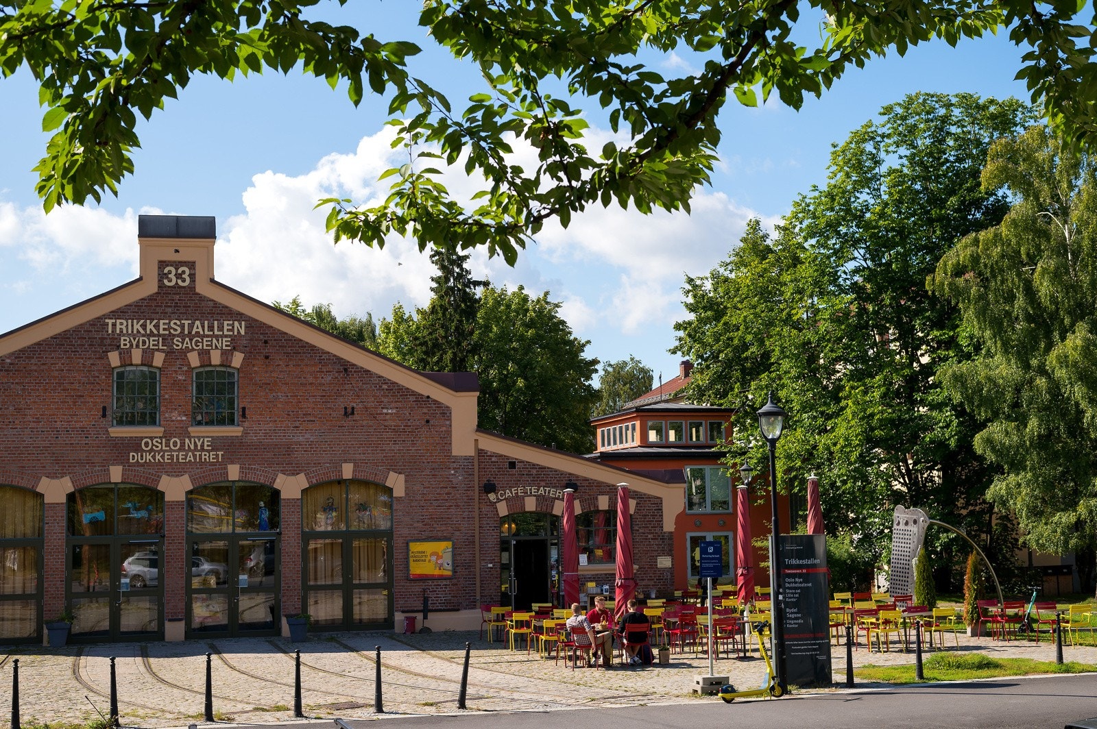 Kort vei til Trikkestallen med uteservering på sommerstid. Galleribilde