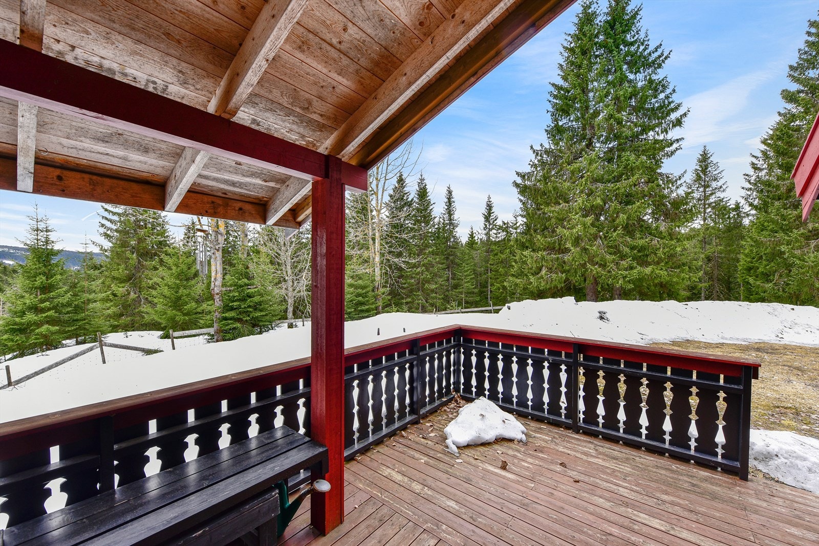 Ca 29 kvm stor terrasse med overbygget del på ca 20 kvm. Galleribilde