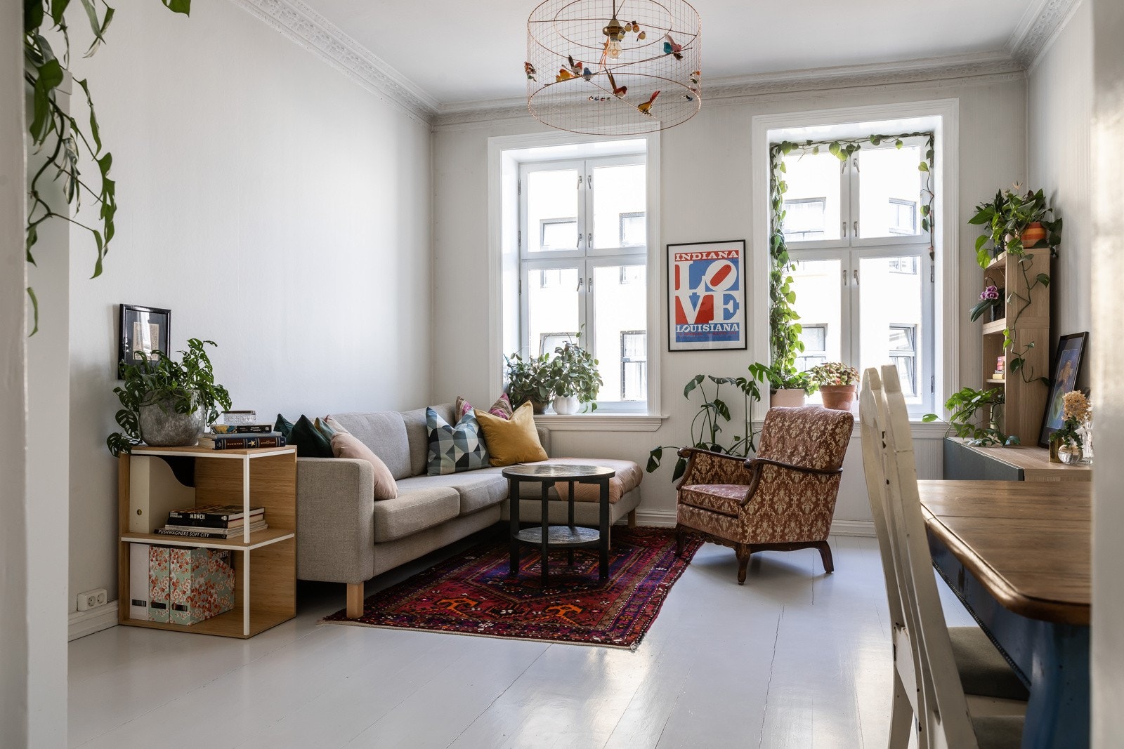 Herlig balkong med frodig og usjenert utsyn, god planløsning og de klassiske detaljene gjør dette til et objekt som virkelig er verdt en titt. Galleribilde