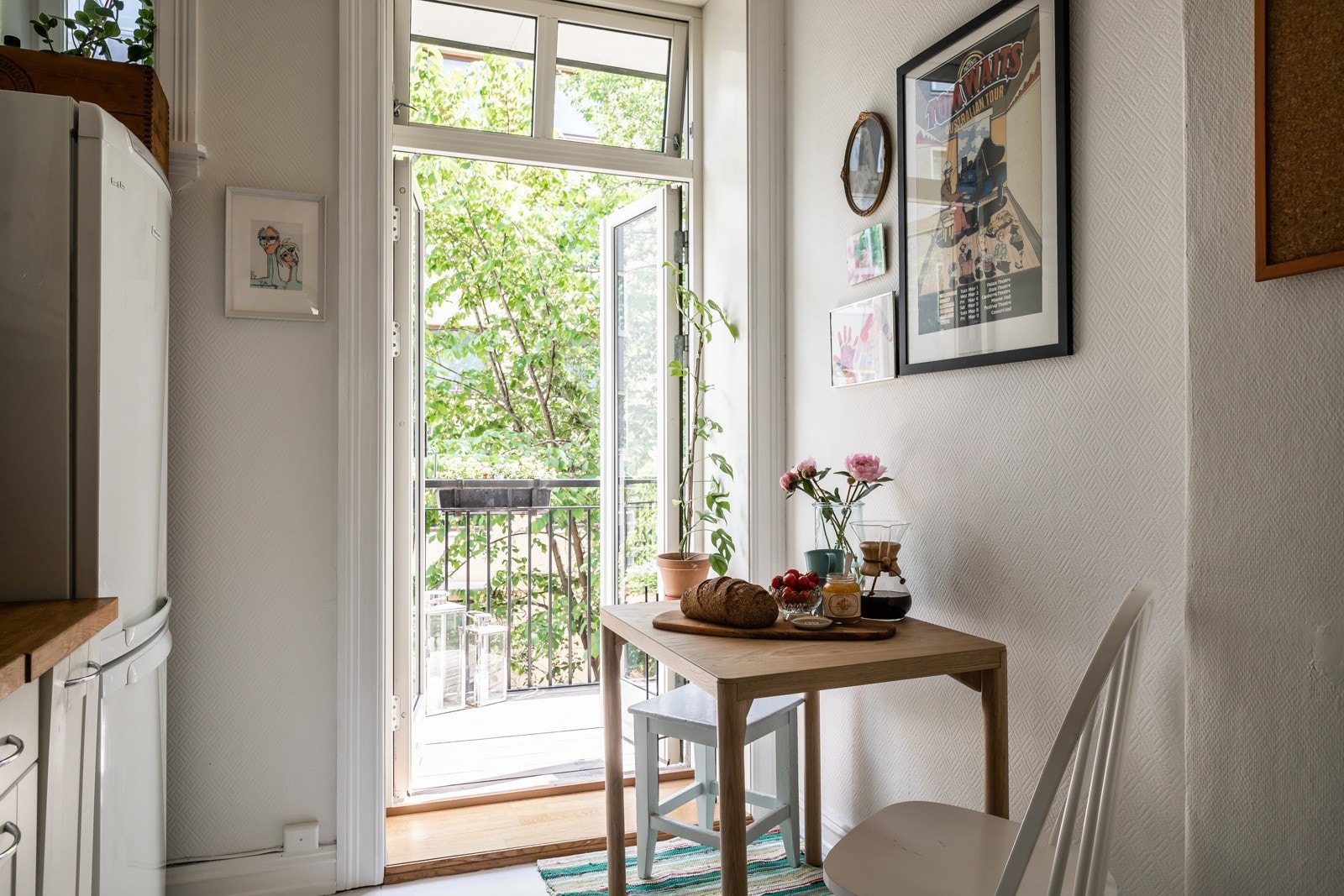 Naturlig sone for et lite spisebord hvor hverdagsmåltidene kan nytes. Galleribilde