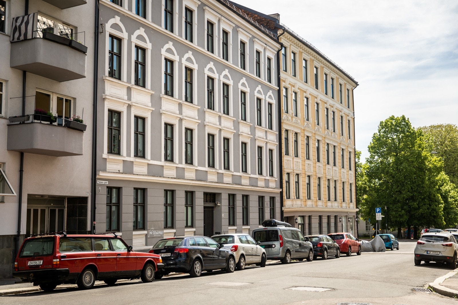 Falsens gate 25 er en svært hyggelig bygård med gode naboforhold. Her bor det familier med barn, unge par og enslige. Galleribilde