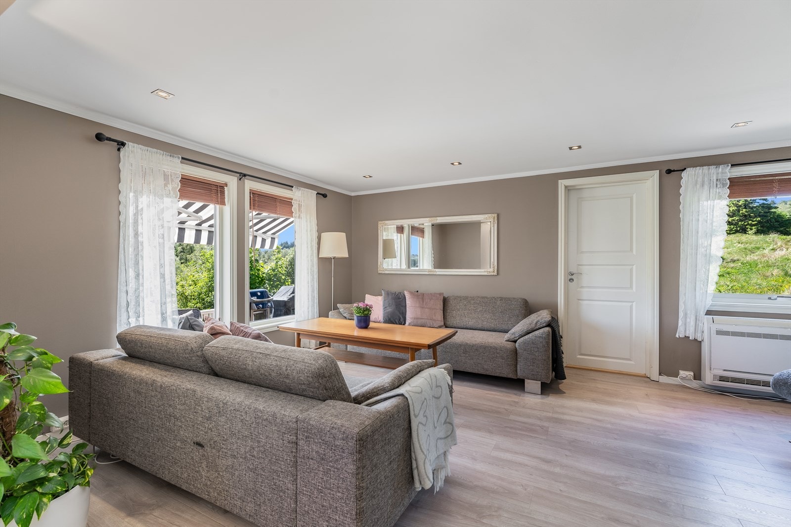 Lys stue Galleribilde