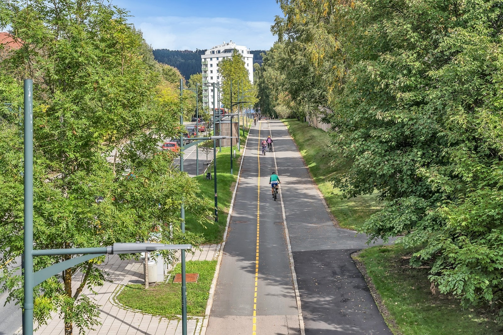 En kort sykkeltur på fine sykkelstier til Nydalen som byr på bademuligheter i Akerselva og hyggelige spisesteder. Galleribilde