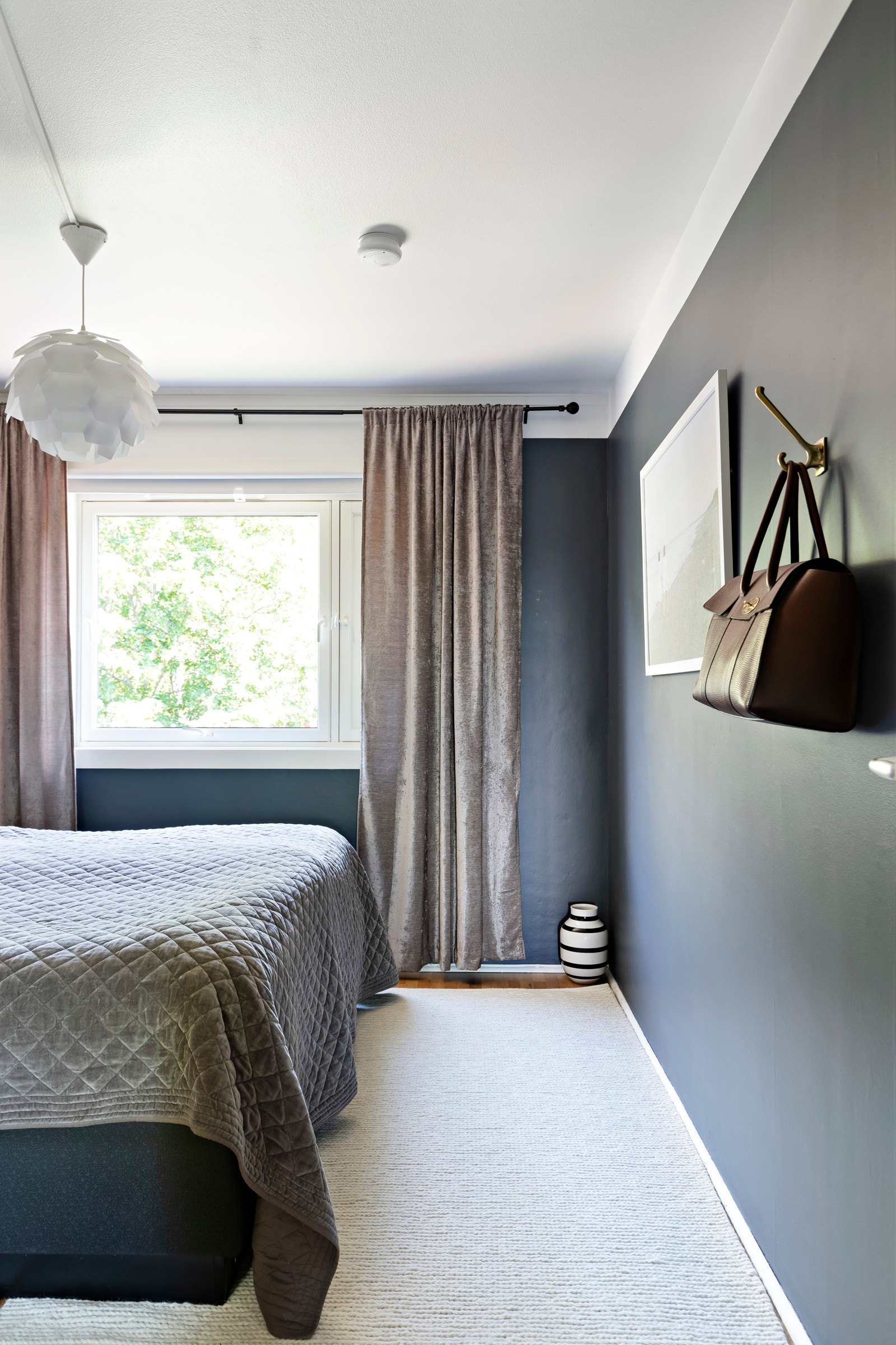 Begge soverommene ligger i samme ende av leiligheten, vendt mot stille og rolig område. Galleribilde