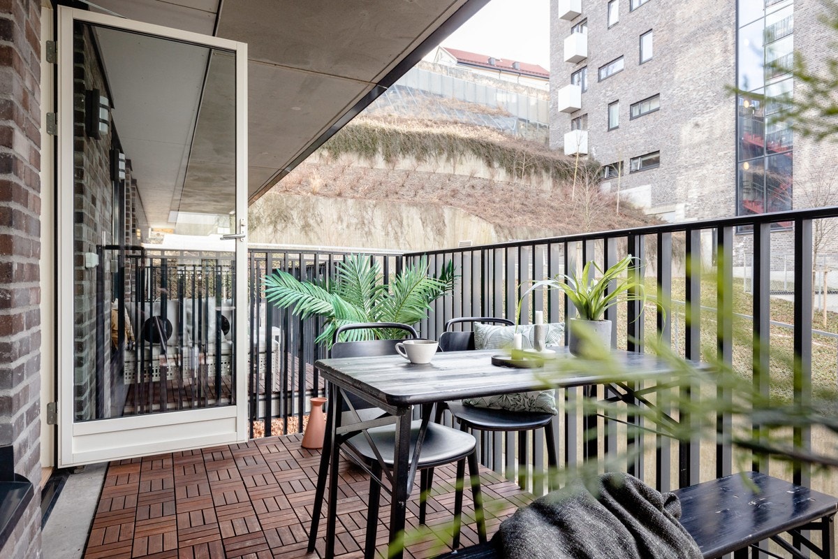 Balkongen er overbygd, noe som gjør den mer skjermet for vær og vind. Galleribilde