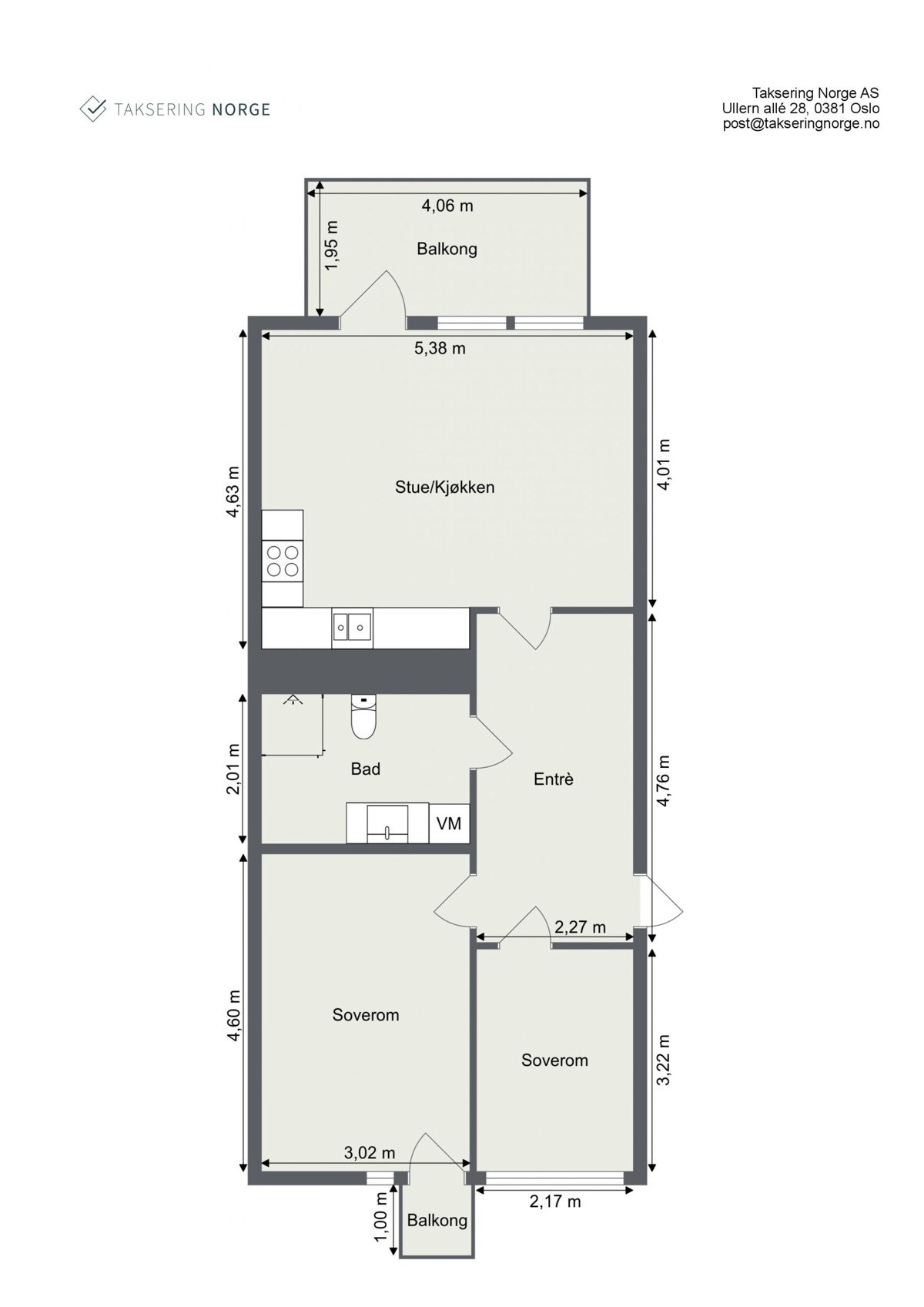 Leiligheten har en gjennomgående planløsning, med store vinduer på hver side. Galleribilde