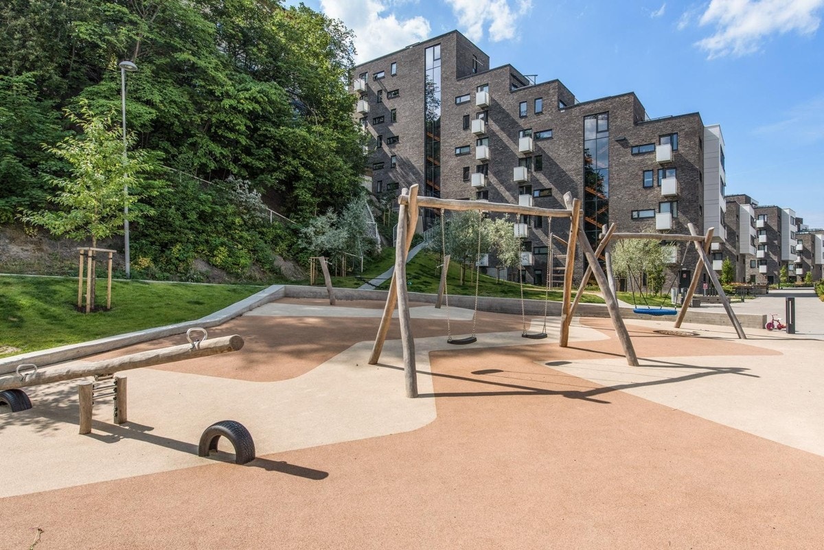 I Kværnerbyen finner du flere grønne sletter, vannspeil, sittegrupper og lekeplasser. Galleribilde