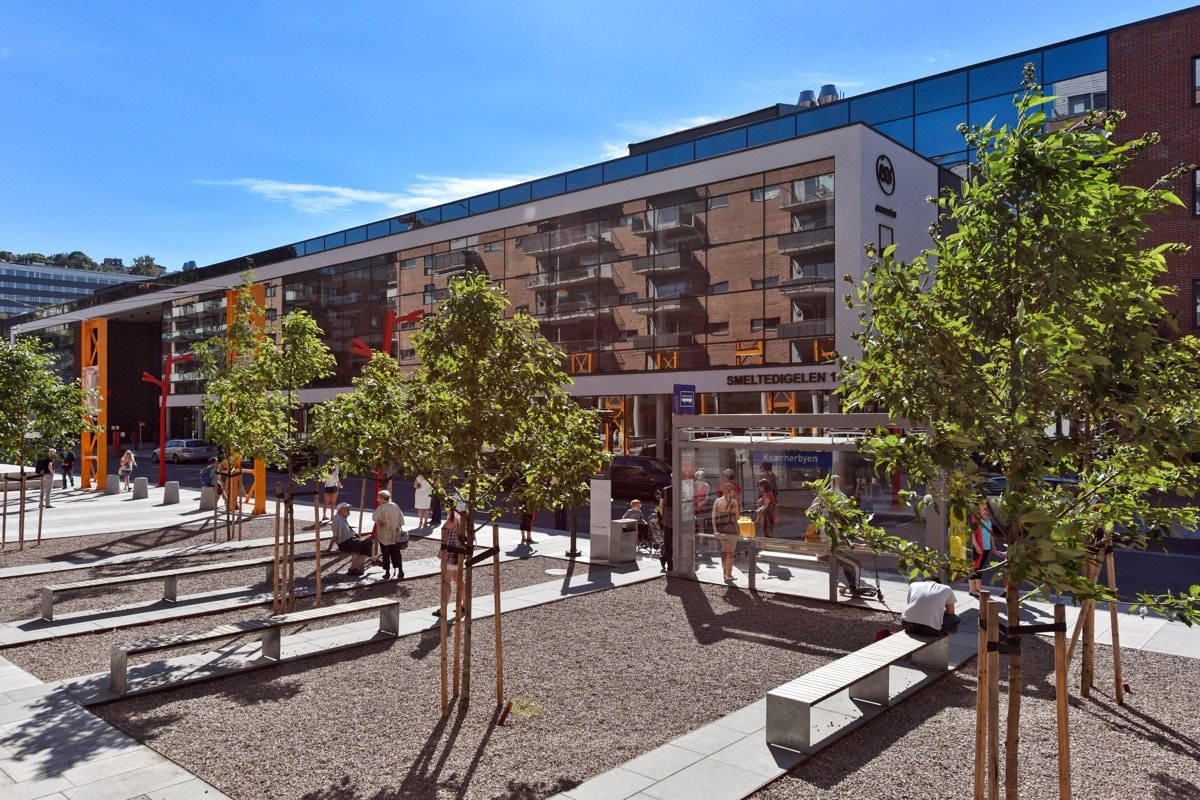 Kværnerbyen bussholdeplass ligger et par minutter unna leiligheten, og her er du kun fire busstopp unna Jernbanetorget. Galleribilde