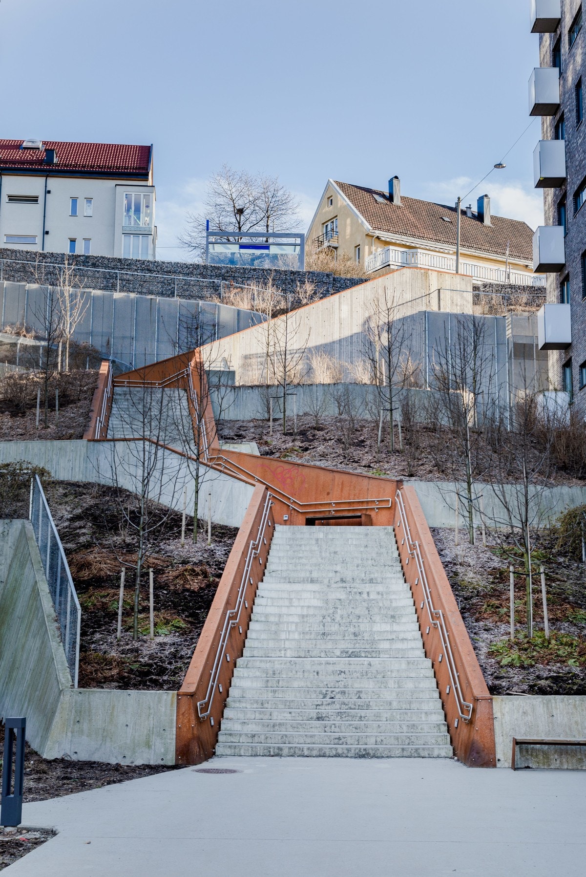 Denne trappen ligger 2 minutter unna leiligheten og fører opp til Konows gate, hvor du bl.a. finner bussholdeplass. Galleribilde