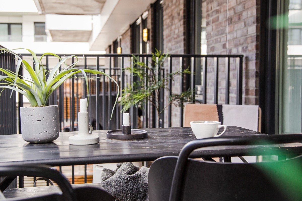 Her er det god plass til utemøblement, grill, planter, solstol, hengejøye eller hva du måtte ønske. Galleribilde