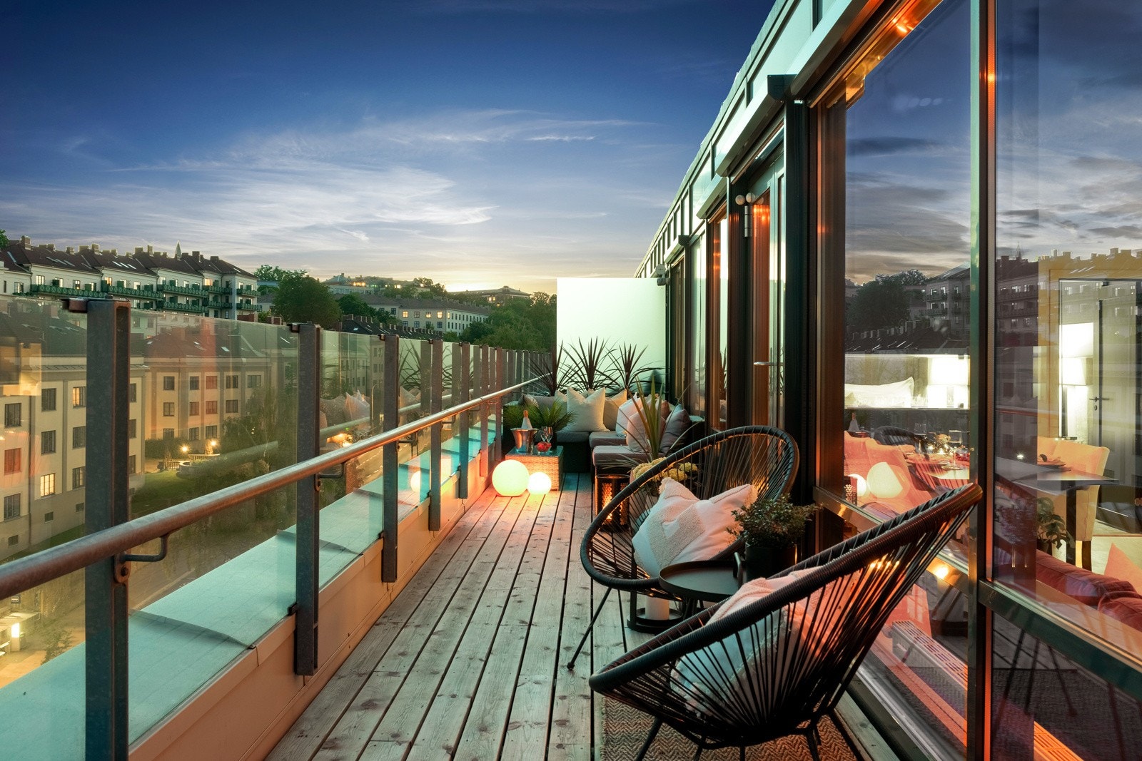 På takterrassen er det plass til flere hyggelige sittegrupper. Galleribilde