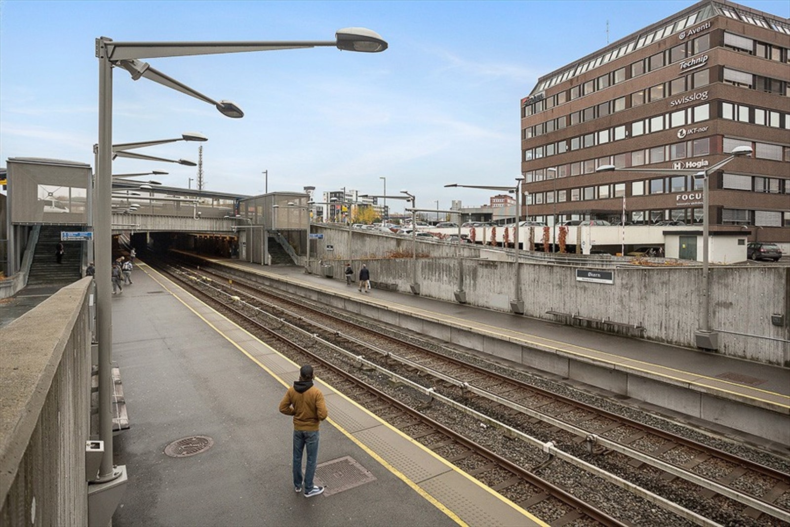Økern T-bane stasjon er i kort gåavstand fra leiligheten Galleribilde