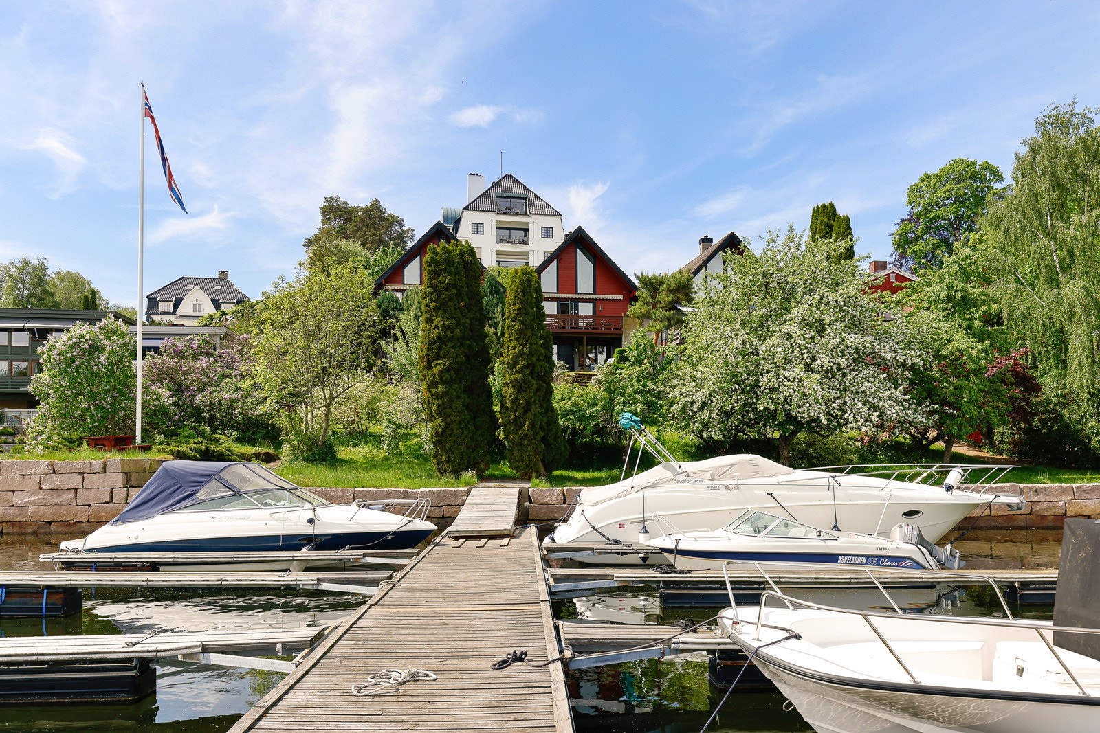 Frodig, rolig og med få skritt til båtplass Galleribilde