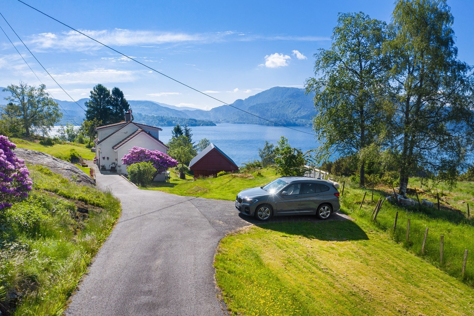 Opparbeidet vei og parkering på egen tomt. Galleribilde