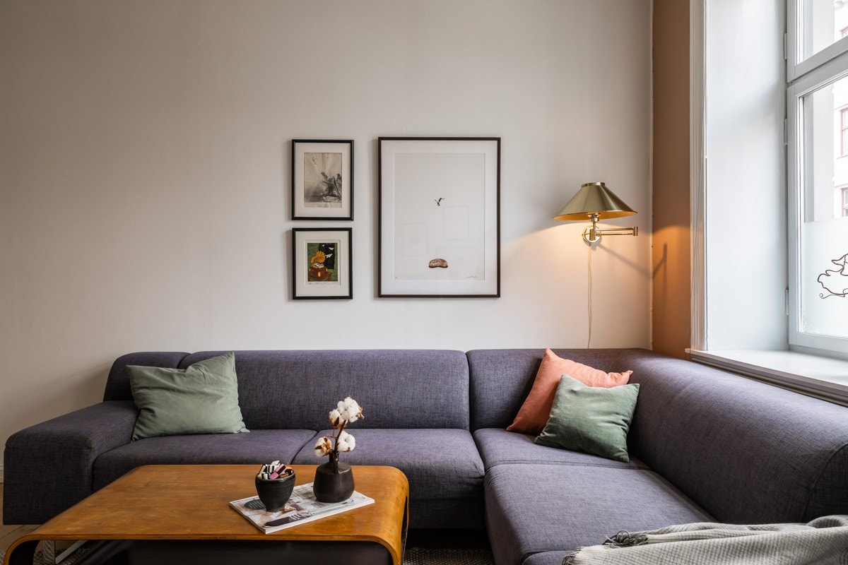 Stuen er det rommet dere sannsynligvis vil tilbringe mest tid i, og boligens særegne kvaliteter gjør dette til et hyggelig sted å være. Galleribilde