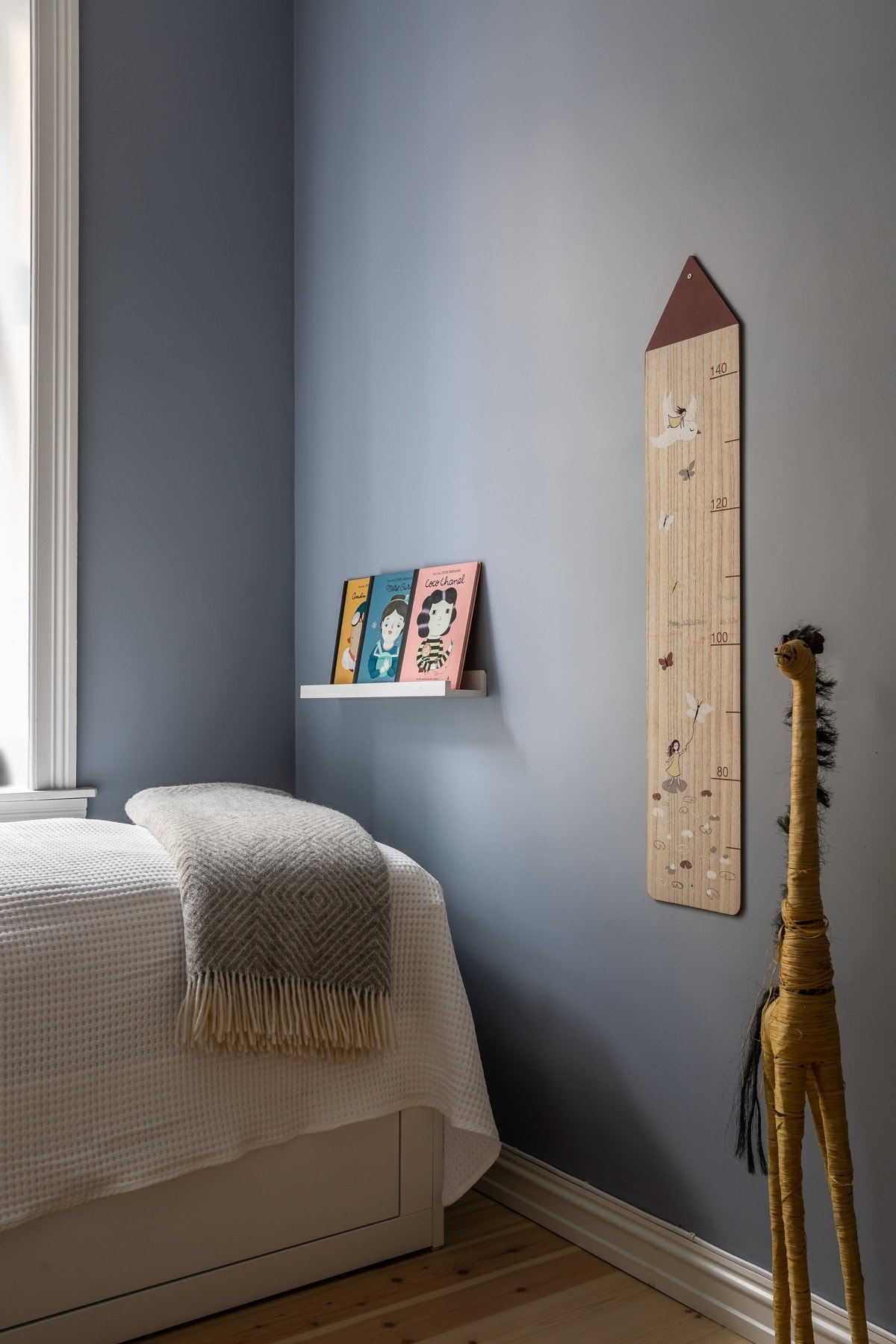 Soverom med hems og plass til dobbelseng Galleribilde