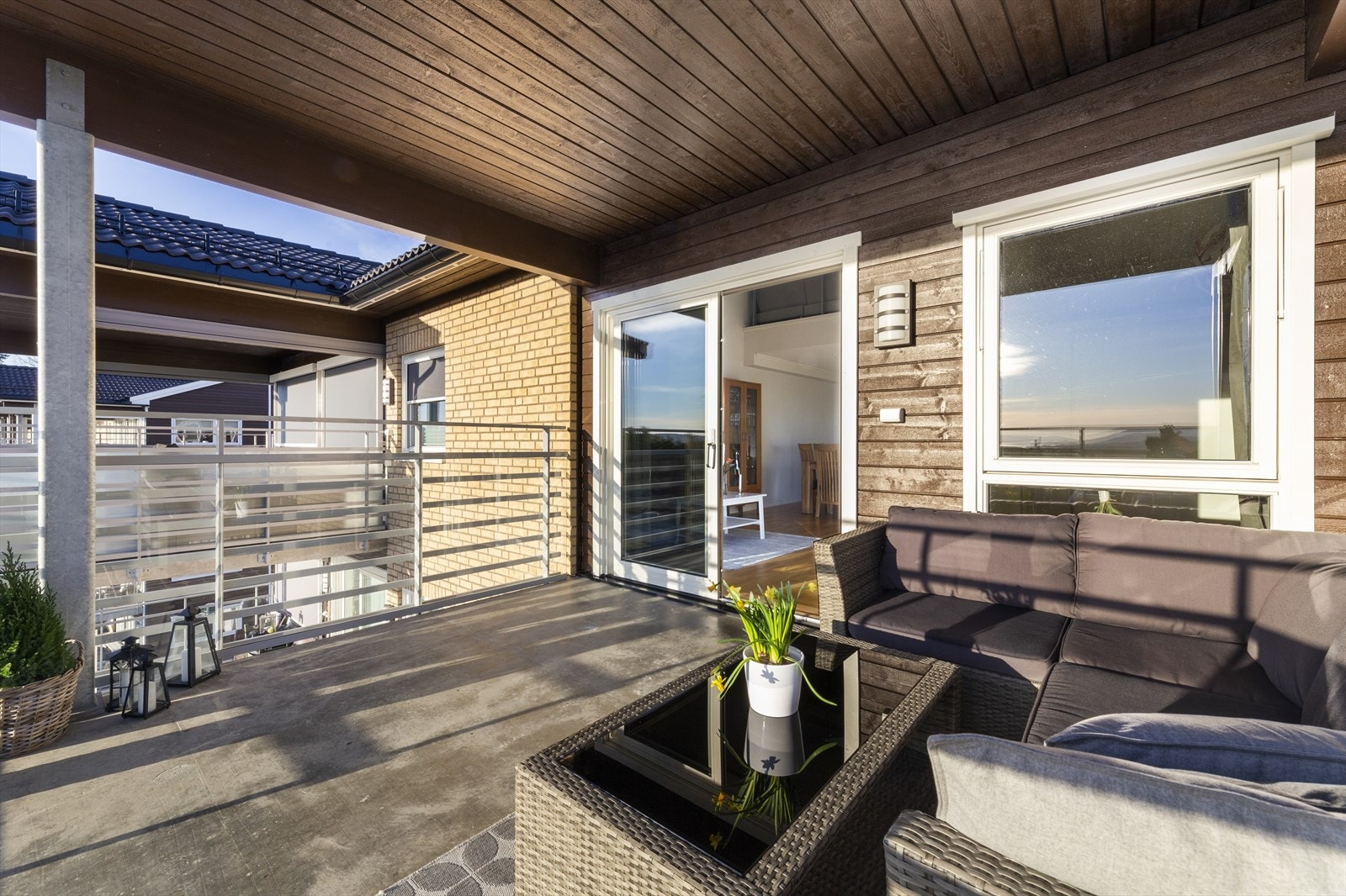 Selv i ruskevær kan du sitte på balkongen. Galleribilde