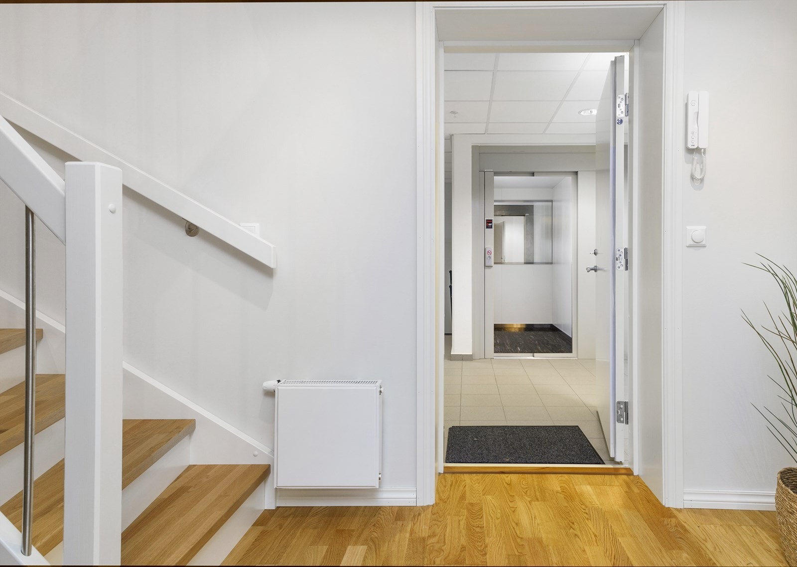 Ta heisen til toppen, og vips er du en dør unna entreen. Velkommen inn! Galleribilde