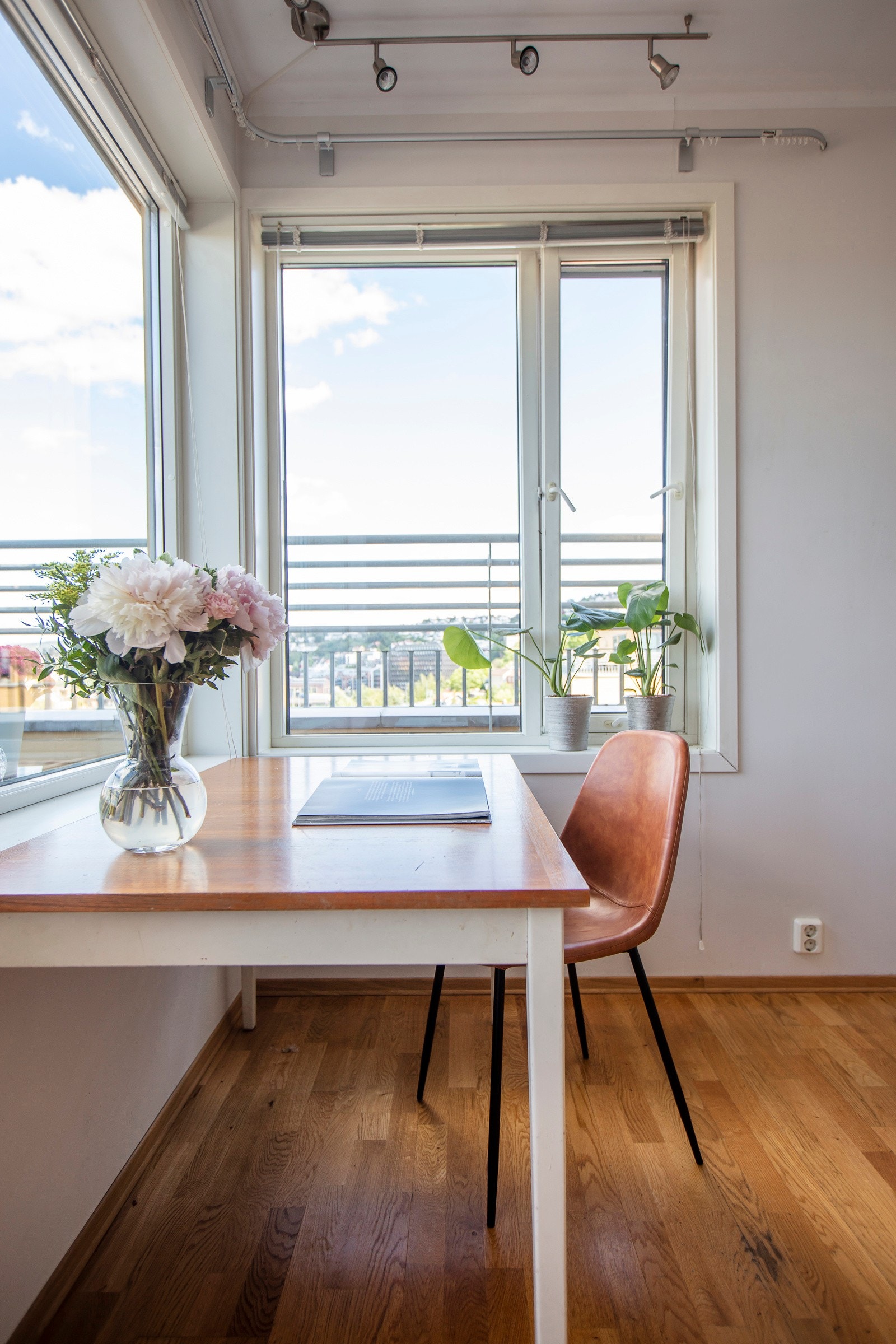 Store vindusflater med fantastisk utsikt også i denne delen. Galleribilde