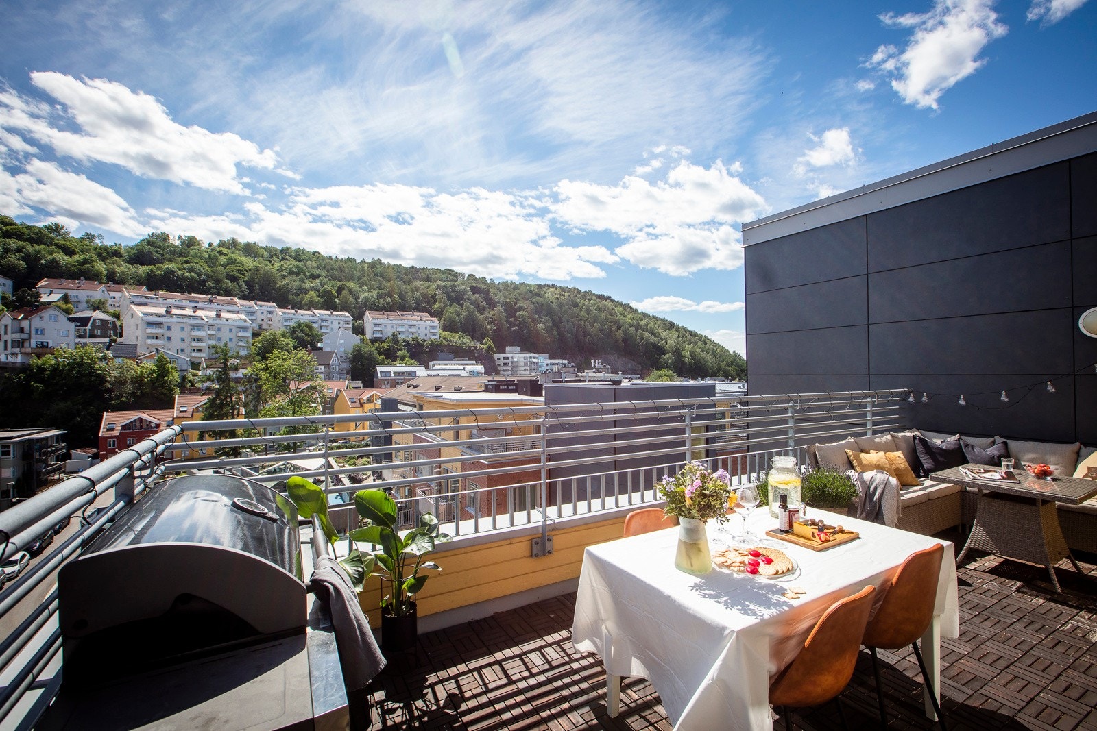 Hoveddelen har 26 kvm takterrasse med flott utsikt mot Ekebergåsen og gode solforhold. Galleribilde