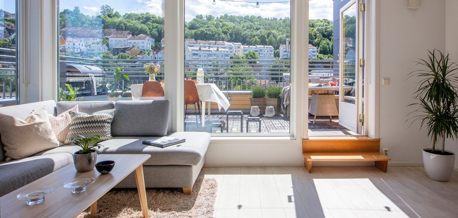 Her har du virkelig suveren utsikt inne som ute. Fra nesten samtlige rom har du en urban og fri utsikt. Galleribilde