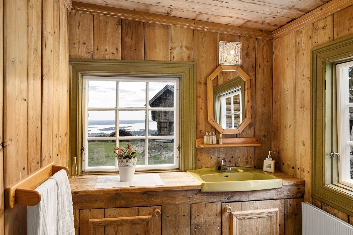 Inneholder stor stue, 2 soverom, hems og bad Galleribilde