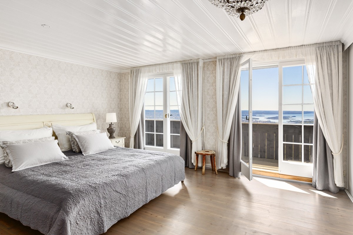 Hovedsoverom tilknyttet eget omkledningsrom Galleribilde