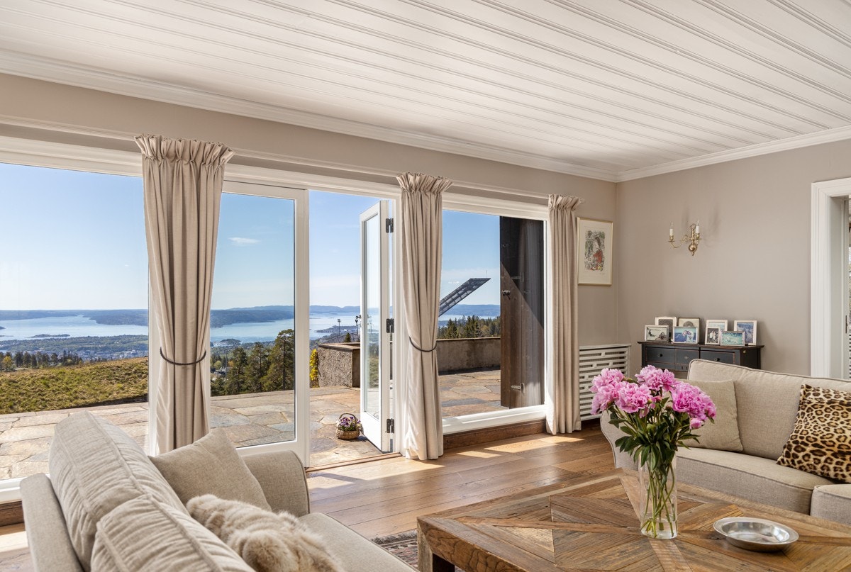 Stue med utgang til terrasse Galleribilde