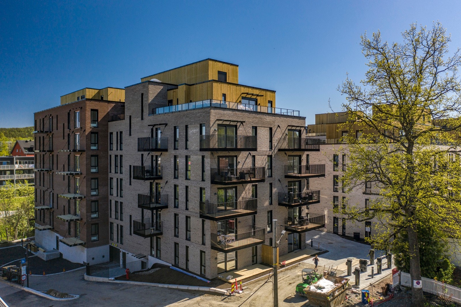 Garasje | Innkjøring til garasjen. Galleribilde